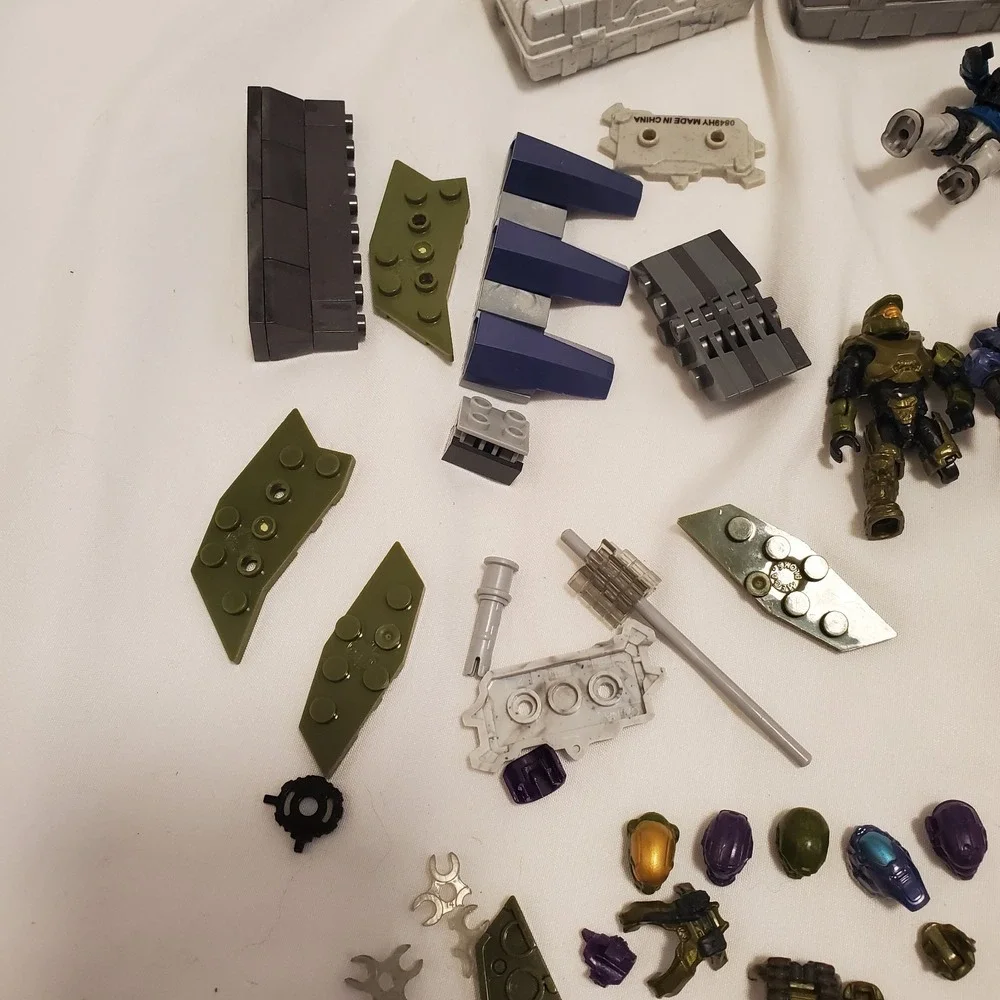 Halo Mega Bloks Construx Lot with Mini Figures Accessories Weapons